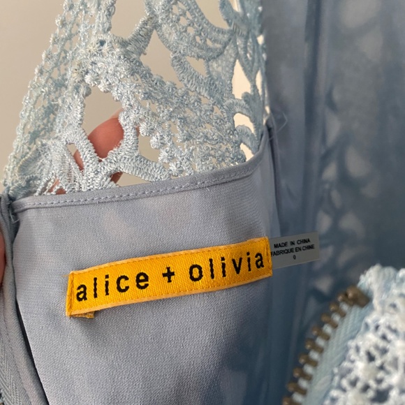 Good Condition | Alice + Olivia Open Back Lace Dress | Size 0 - Picture 3 of 5